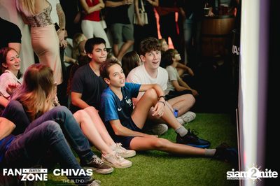 บรรยากาศการชมฟุตบอลโลก ฝรั่งเศษ vs เดนมาร์ก ที่ at Blue Parrot — photo 65