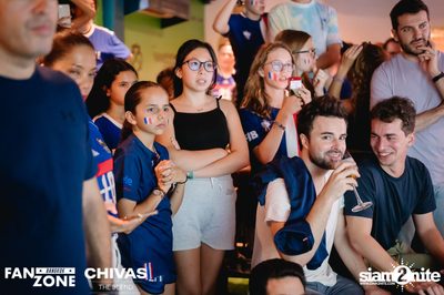 บรรยากาศการชมฟุตบอลโลก ฝรั่งเศษ vs เดนมาร์ก ที่ at Blue Parrot — photo 80