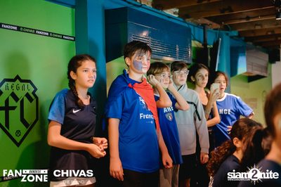 บรรยากาศการชมฟุตบอลโลก ฝรั่งเศษ vs เดนมาร์ก ที่ at Blue Parrot — photo 81