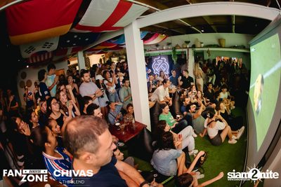 บรรยากาศการชมฟุตบอลโลก ฝรั่งเศษ vs เดนมาร์ก ที่ at Blue Parrot — photo 84