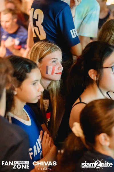บรรยากาศการชมฟุตบอลโลก ฝรั่งเศษ vs เดนมาร์ก ที่ at Blue Parrot — photo 86