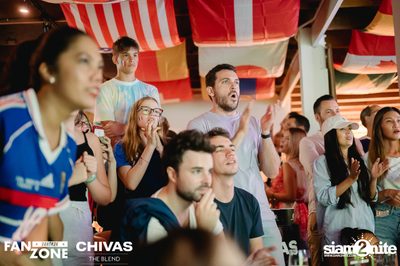 บรรยากาศการชมฟุตบอลโลก ฝรั่งเศษ vs เดนมาร์ก ที่ at Blue Parrot — photo 90