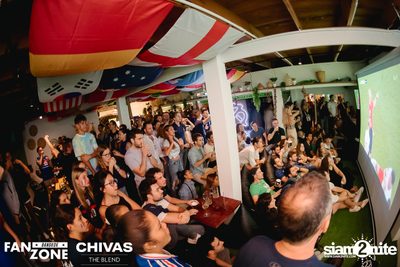 บรรยากาศการชมฟุตบอลโลก ฝรั่งเศษ vs เดนมาร์ก ที่ at Blue Parrot — photo 94