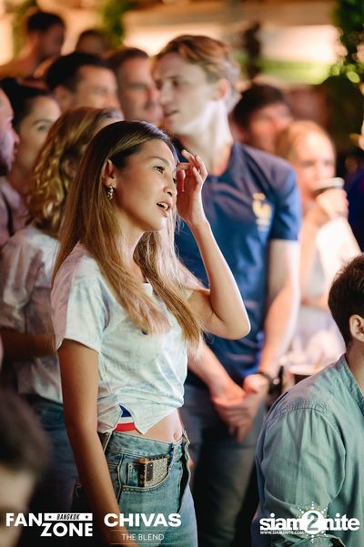 บรรยากาศการชมฟุตบอลโลก ฝรั่งเศษ vs เดนมาร์ก ที่ at Blue Parrot — photo 96