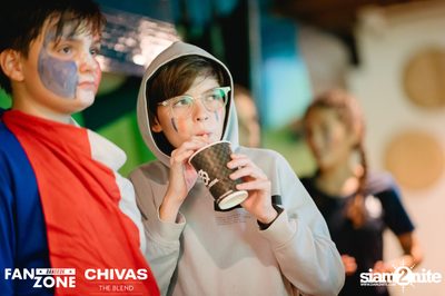 บรรยากาศการชมฟุตบอลโลก ฝรั่งเศษ vs เดนมาร์ก ที่ at Blue Parrot — photo 98