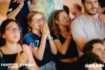 บรรยากาศการชมฟุตบอลโลก ฝรั่งเศษ vs เดนมาร์ก ที่ at Blue Parrot — photo 101