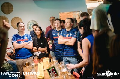 บรรยากาศการชมฟุตบอลโลก ฝรั่งเศษ vs เดนมาร์ก ที่ at Blue Parrot — photo 102