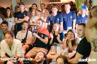 บรรยากาศการชมฟุตบอลโลก ฝรั่งเศษ vs เดนมาร์ก ที่ at Blue Parrot — photo 103