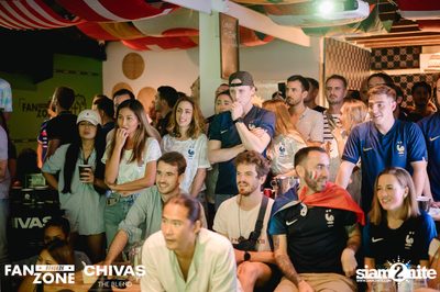 บรรยากาศการชมฟุตบอลโลก ฝรั่งเศษ vs เดนมาร์ก ที่ at Blue Parrot — photo 104