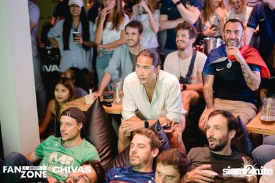บรรยากาศการชมฟุตบอลโลก ฝรั่งเศษ vs เดนมาร์ก ที่ at Blue Parrot — photo 105