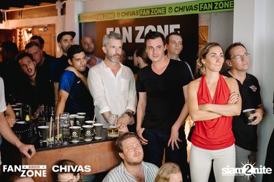 บรรยากาศการชมฟุตบอลโลก ฝรั่งเศษ vs เดนมาร์ก ที่ at Blue Parrot — photo 106