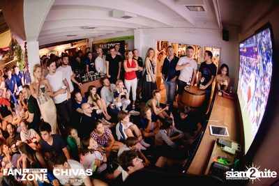 บรรยากาศการชมฟุตบอลโลก ฝรั่งเศษ vs เดนมาร์ก ที่ at Blue Parrot — photo 111