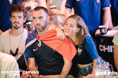 บรรยากาศการชมฟุตบอลโลก ฝรั่งเศษ vs เดนมาร์ก ที่ at Blue Parrot — photo 118