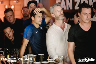 บรรยากาศการชมฟุตบอลโลก ฝรั่งเศษ vs เดนมาร์ก ที่ at Blue Parrot — photo 119