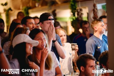 บรรยากาศการชมฟุตบอลโลก ฝรั่งเศษ vs เดนมาร์ก ที่ at Blue Parrot — photo 122