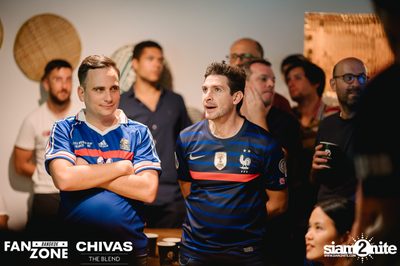 บรรยากาศการชมฟุตบอลโลก ฝรั่งเศษ vs เดนมาร์ก ที่ at Blue Parrot — photo 123