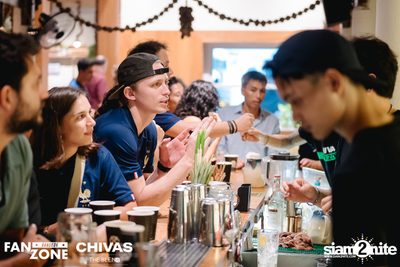 บรรยากาศการชมฟุตบอลโลก ฝรั่งเศษ vs เดนมาร์ก ที่ at Blue Parrot — photo 133