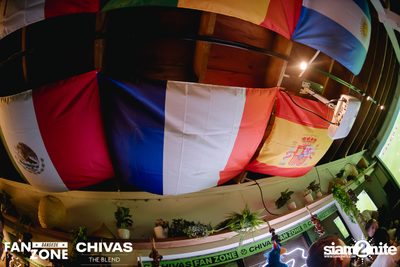 บรรยากาศการชมฟุตบอลโลก ฝรั่งเศษ vs เดนมาร์ก ที่ at Blue Parrot — photo 134