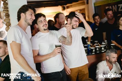 บรรยากาศการชมฟุตบอลโลก ฝรั่งเศษ vs เดนมาร์ก ที่ at Blue Parrot — photo 148