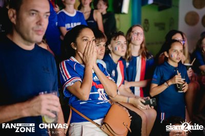 บรรยากาศการชมฟุตบอลโลก ฝรั่งเศษ vs เดนมาร์ก ที่ at Blue Parrot — photo 150