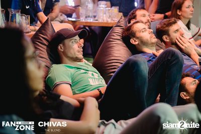บรรยากาศการชมฟุตบอลโลก ฝรั่งเศษ vs เดนมาร์ก ที่ at Blue Parrot — photo 155