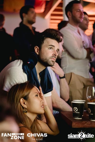 บรรยากาศการชมฟุตบอลโลก ฝรั่งเศษ vs เดนมาร์ก ที่ at Blue Parrot — photo 157