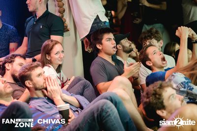 บรรยากาศการชมฟุตบอลโลก ฝรั่งเศษ vs เดนมาร์ก ที่ at Blue Parrot — photo 158
