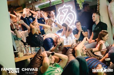 บรรยากาศการชมฟุตบอลโลก ฝรั่งเศษ vs เดนมาร์ก ที่ at Blue Parrot — photo 160
