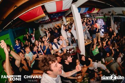 บรรยากาศการชมฟุตบอลโลก ฝรั่งเศษ vs เดนมาร์ก ที่ at Blue Parrot — photo 163