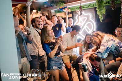 บรรยากาศการชมฟุตบอลโลก ฝรั่งเศษ vs เดนมาร์ก ที่ at Blue Parrot — photo 164