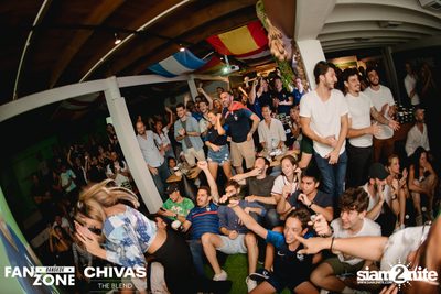 บรรยากาศการชมฟุตบอลโลก ฝรั่งเศษ vs เดนมาร์ก ที่ at Blue Parrot — photo 166