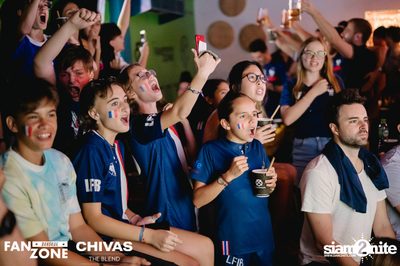 บรรยากาศการชมฟุตบอลโลก ฝรั่งเศษ vs เดนมาร์ก ที่ at Blue Parrot — photo 170