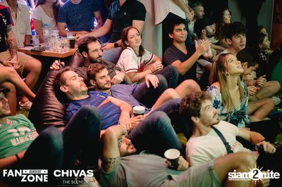 บรรยากาศการชมฟุตบอลโลก ฝรั่งเศษ vs เดนมาร์ก ที่ at Blue Parrot — photo 172
