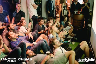 บรรยากาศการชมฟุตบอลโลก ฝรั่งเศษ vs เดนมาร์ก ที่ at Blue Parrot — photo 173