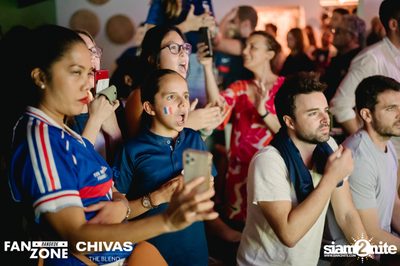 บรรยากาศการชมฟุตบอลโลก ฝรั่งเศษ vs เดนมาร์ก ที่ at Blue Parrot — photo 174