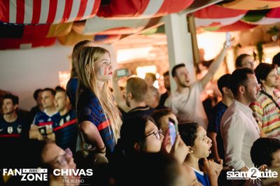 บรรยากาศการชมฟุตบอลโลก ฝรั่งเศษ vs เดนมาร์ก ที่ at Blue Parrot — photo 177