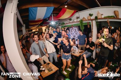 บรรยากาศการชมฟุตบอลโลก ฝรั่งเศษ vs เดนมาร์ก ที่ at Blue Parrot — photo 179