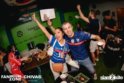 บรรยากาศการชมฟุตบอลโลก ฝรั่งเศษ vs เดนมาร์ก ที่ at Blue Parrot — photo 182