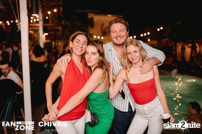 บรรยากาศการชมฟุตบอลโลก ฝรั่งเศษ vs เดนมาร์ก ที่ at Blue Parrot — photo 188