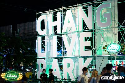 ภาพบรรยากาศคอนเสิร์ต Atom จากงาน Chang Live Park FOOD FUN FRIENDS ที่ The Street Ratchada — photo 1
