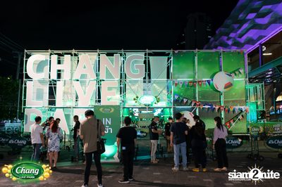 ภาพบรรยากาศคอนเสิร์ต Atom จากงาน Chang Live Park FOOD FUN FRIENDS ที่ The Street Ratchada — photo 2