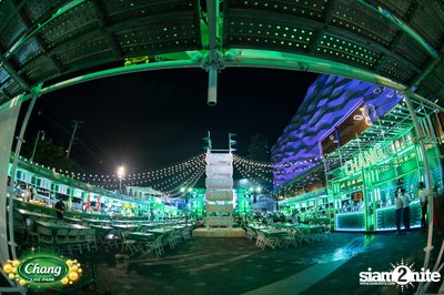 ภาพบรรยากาศคอนเสิร์ต Atom จากงาน Chang Live Park FOOD FUN FRIENDS ที่ The Street Ratchada — photo 3