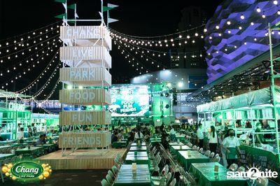 ภาพบรรยากาศคอนเสิร์ต Atom จากงาน Chang Live Park FOOD FUN FRIENDS ที่ The Street Ratchada — photo 4