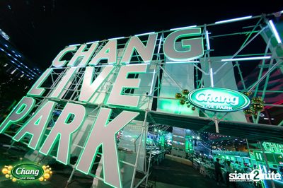 ภาพบรรยากาศคอนเสิร์ต Atom จากงาน Chang Live Park FOOD FUN FRIENDS ที่ The Street Ratchada — photo 5