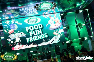 ภาพบรรยากาศคอนเสิร์ต Atom จากงาน Chang Live Park FOOD FUN FRIENDS ที่ The Street Ratchada — photo 7
