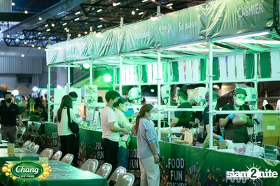 ภาพบรรยากาศคอนเสิร์ต Atom จากงาน Chang Live Park FOOD FUN FRIENDS ที่ The Street Ratchada — photo 8