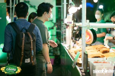 ภาพบรรยากาศคอนเสิร์ต Atom จากงาน Chang Live Park FOOD FUN FRIENDS ที่ The Street Ratchada — photo 21