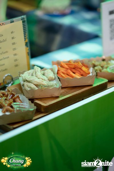 ภาพบรรยากาศคอนเสิร์ต Atom จากงาน Chang Live Park FOOD FUN FRIENDS ที่ The Street Ratchada — photo 25
