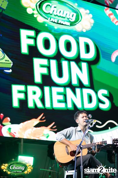 ภาพบรรยากาศคอนเสิร์ต Atom จากงาน Chang Live Park FOOD FUN FRIENDS ที่ The Street Ratchada — photo 28