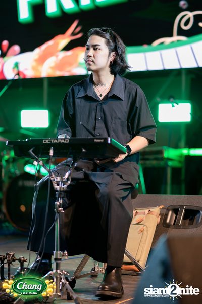 ภาพบรรยากาศคอนเสิร์ต Atom จากงาน Chang Live Park FOOD FUN FRIENDS ที่ The Street Ratchada — photo 30